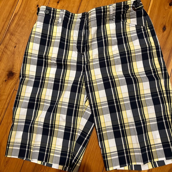Jones New York Pants - Jones New York Sport Stretch Bermuda Shorts 🍎